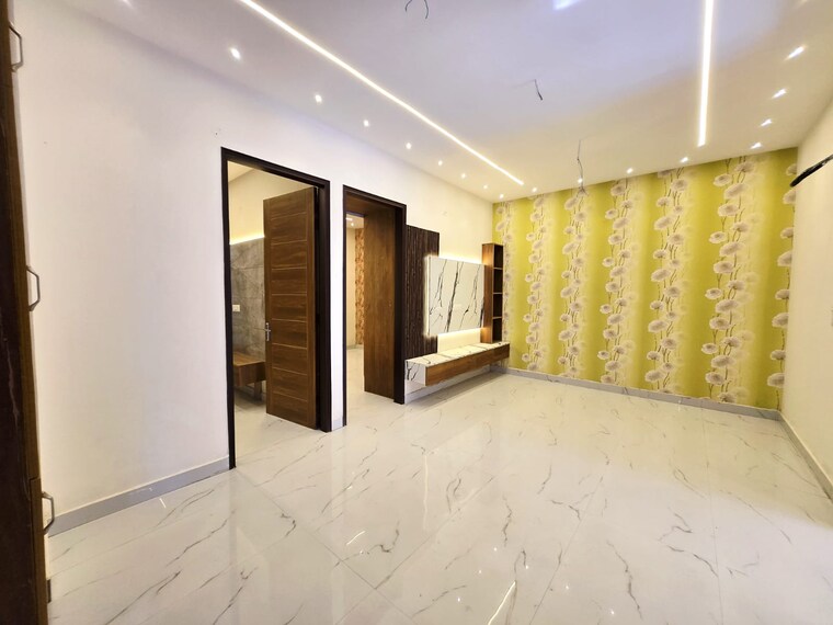 Room, pir machalla 3 Bedroom 115 Sq.Yd. Apartment In Pir Machalla Zirakpur 8918762