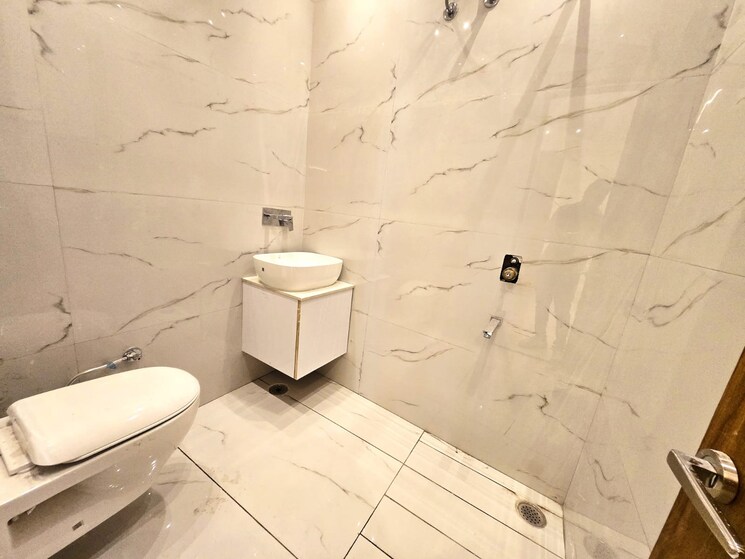 Bathroom, pir machalla 3 Bedroom 115 Sq.Yd. Apartment In Pir Machalla Zirakpur 8918762