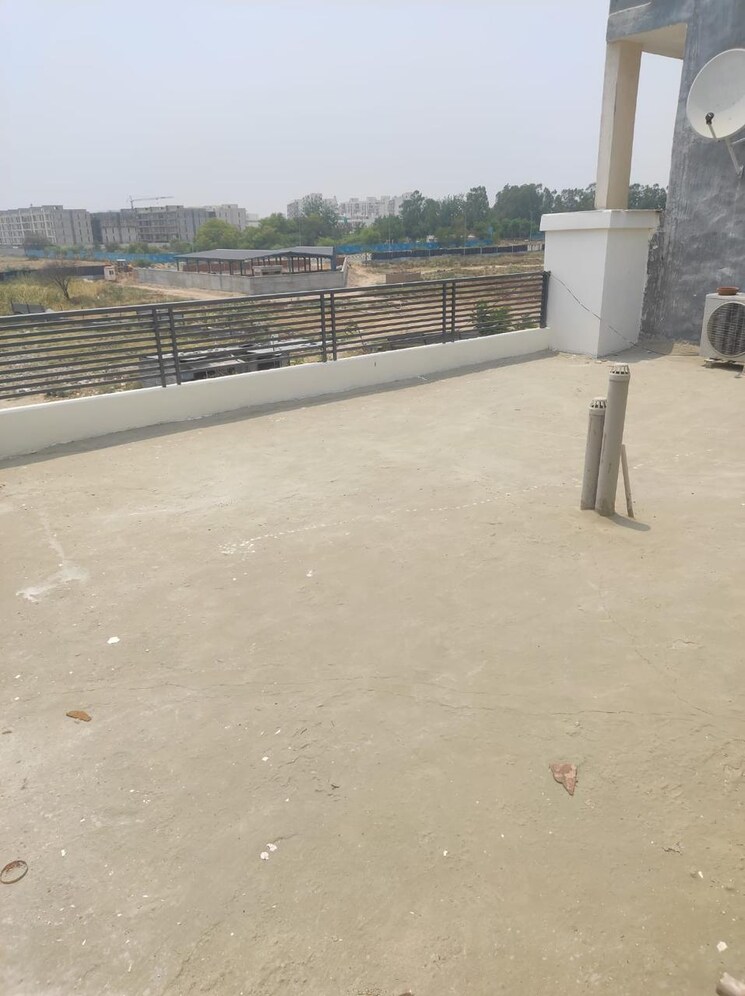 Balcony, sector 85 6 Bedroom 200 Sq.Yd. Villa In Sector 85 Mohali 8918729