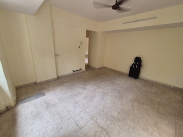 Room in 3.5 BHK Apartment at Kharghar – for Sale