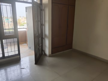 Room in 3 BHK Apartment at Sector 21c – for Rent