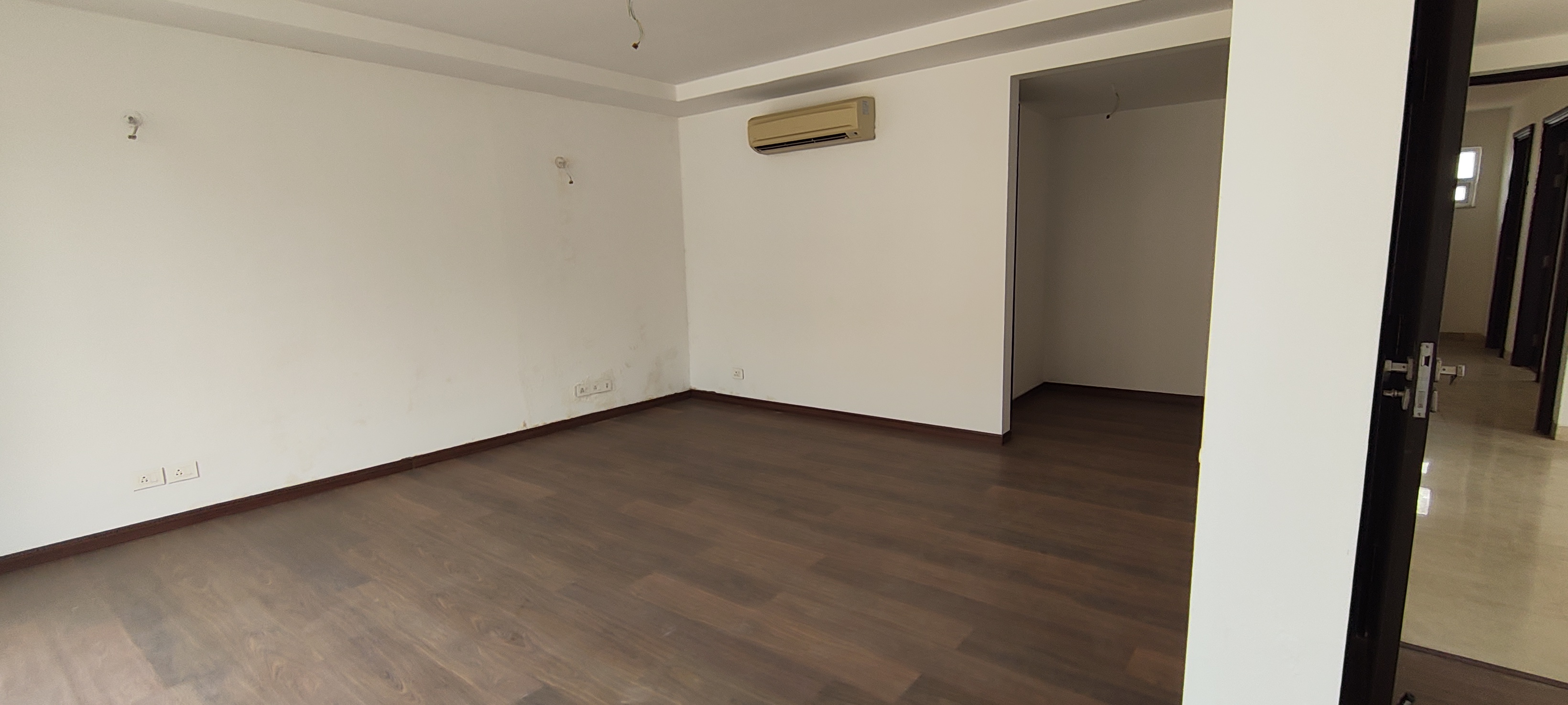 5 BHK + Pooja Room,Servant Room,Study Room,Extra Room 8120 Sq.Ft. Villa in Emaar Marbella