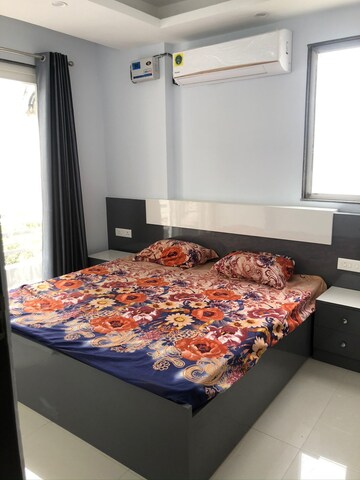 Bedroom in 1 BHK Builder Floor at Ameya One, Sector 42 – for Rent