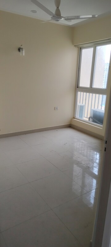 Room in 3.5 BHK Apartment at Tata Eureka Park, Sector 150 – for Rent
