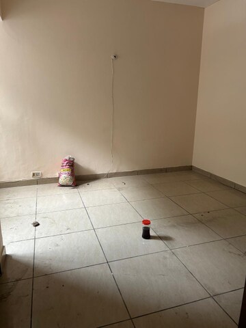 Room in 4 BHK Apartment at Jubilee Apartments, Sector 15 – for Rent