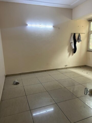 Room in 4 BHK Apartment at Jubilee Apartments, Sector 15 – for Rent