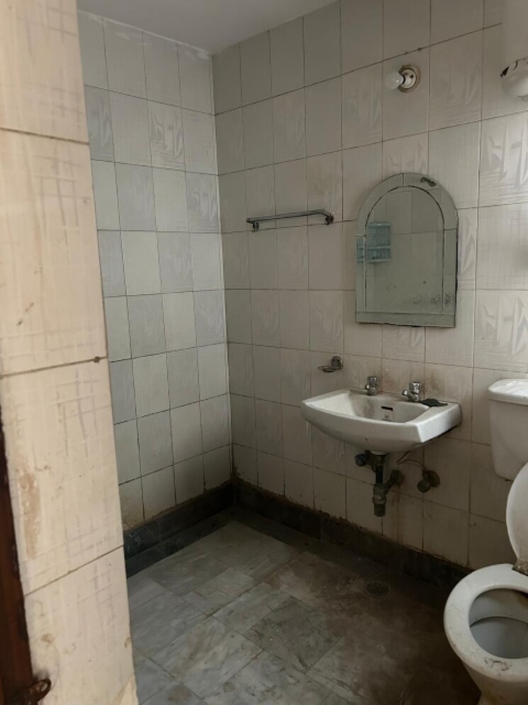 Bathroom, jubilee-apartments 4 Bedroom 1950 Sq.Ft. Apartment In Sector 15 Gurgaon 8918809