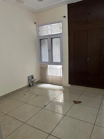 Bathroom in 4 BHK Apartment at Jubilee Apartments, Sector 15 – for Rent