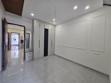 Room in 3 BHK Apartment at Pir Machalla – for Sale