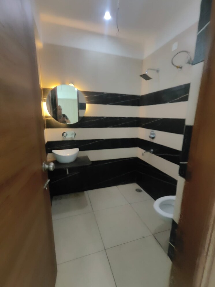 Attached Bathroom, kishanpura 3 Bedroom 126 Sq.Yd. Apartment In Kishanpura Zirakpur 8918859