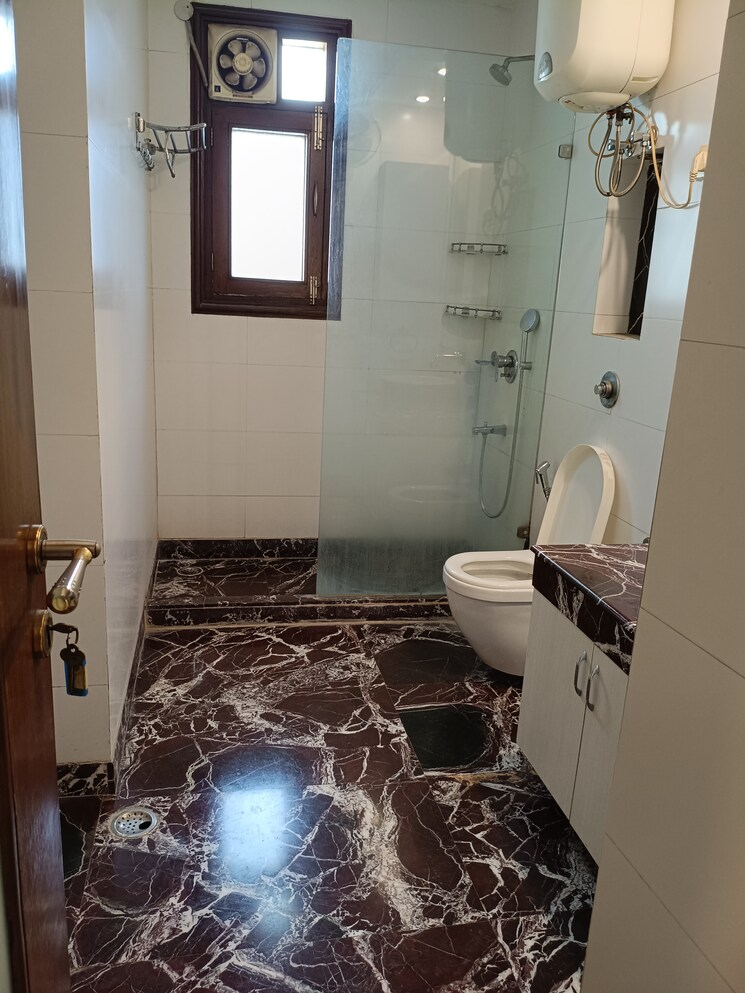 Bathroom, new friends colony 6+ Bedroom 500 Sq.Yd. Independent House In New Friends Colony Delhi 8918848