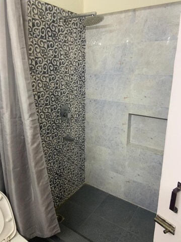 Bathroom in 2 BHK Apartment at Unitech Heritage City, Sector 25 – for Rent