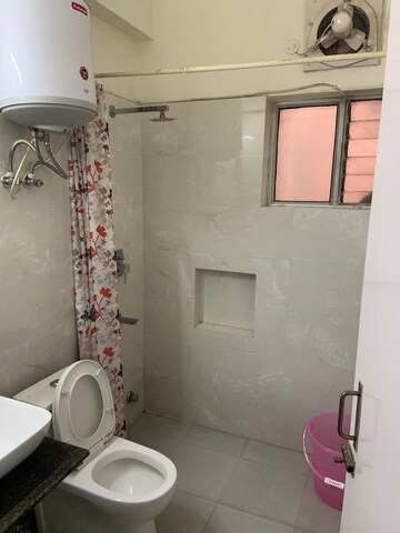 Bathroom in 2 BHK Apartment at Unitech Heritage City, Sector 25 – for Rent