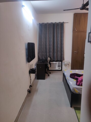 Team Area in 3 BHK Builder Floor at Unitech South City II, Sector 50 – for Rent