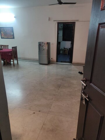 Room in 3 BHK Builder Floor at Unitech South City II, Sector 50 – for Rent