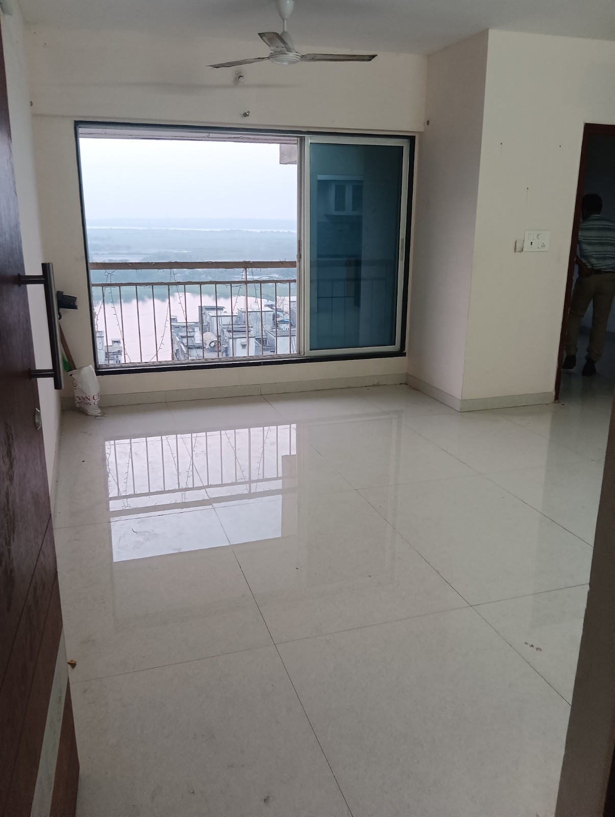 1 BHK 700 Sq.Ft. Apartment in Royal Oasis