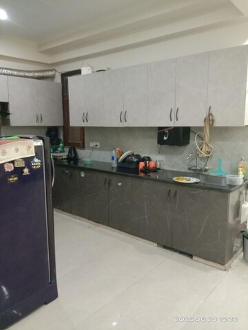 Kitchen in 3 BHK Builder Floor at Unitech South City 1, South City 1 – for Rent