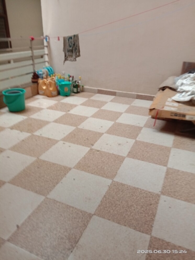  Parking, unitech-south-city-1 3 Bedroom 1350 Sq.Ft. Builder Floor In South City 1 Gurgaon 8918921