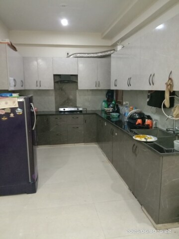Kitchen in 3 BHK Builder Floor at Unitech South City 1, South City 1 – for Rent