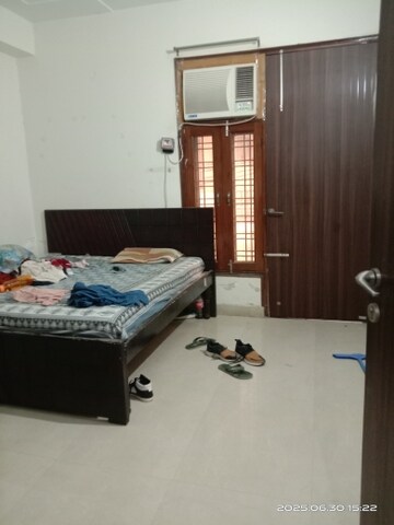 Bedroom in 3 BHK Builder Floor at Unitech South City 1, South City 1 – for Rent