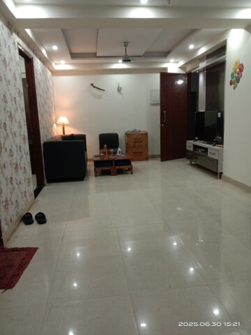 Kitchen in 3 BHK Builder Floor at Unitech South City 1, South City 1 – for Rent