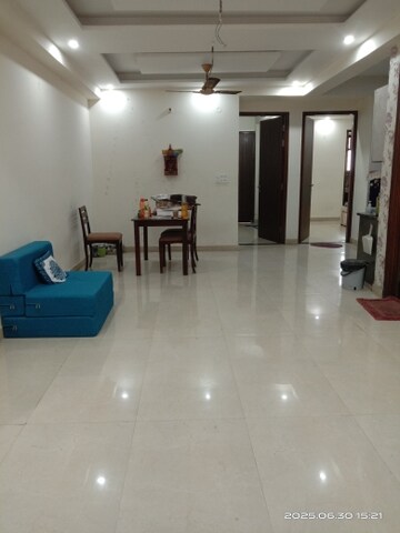 Living Room in 3 BHK Builder Floor at Unitech South City 1, South City 1 – for Rent