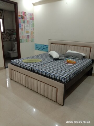 Bedroom in 3 BHK Builder Floor at Unitech South City 1, South City 1 – for Rent