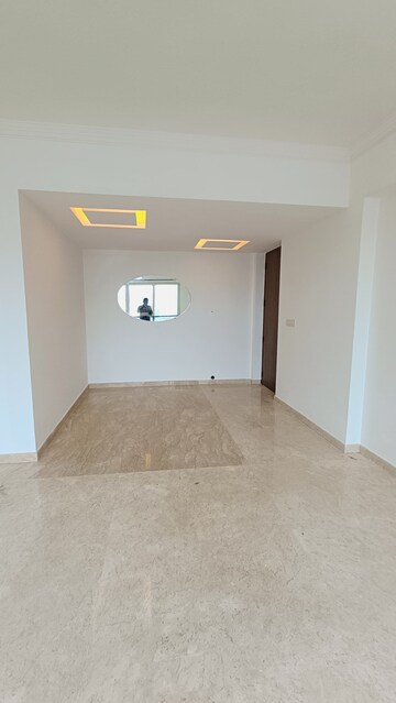 Room in 3 BHK Apartment at Hiranandani Northside, Ghodbunder Road – for Rent