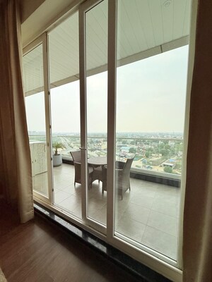 Room in Studio Apartment at Satya The Hive, Sector 102 – for Sale