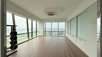 Room in 4 BHK Apartment at Pinnacle Dreams, Juhu – for Rent