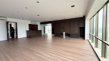 Room in 4 BHK Apartment at Pinnacle Dreams, Juhu – for Rent