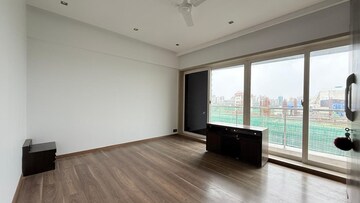 Room in 4 BHK Apartment at Pinnacle Dreams, Juhu – for Rent