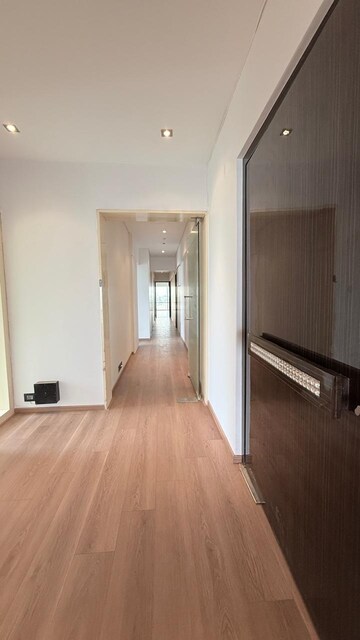 Room in 4 BHK Apartment at Pinnacle Dreams, Juhu – for Rent