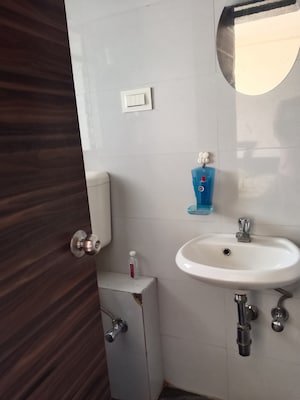 1 BHK Apartment For Sale in Shah Arcade II, Malad East