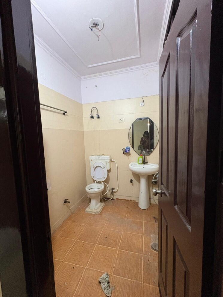 Bathroom, svp-gulmohur-residency 3 Bedroom 1350 Sq.Ft. Apartment In Indrapuram Ghaziabad 8919018