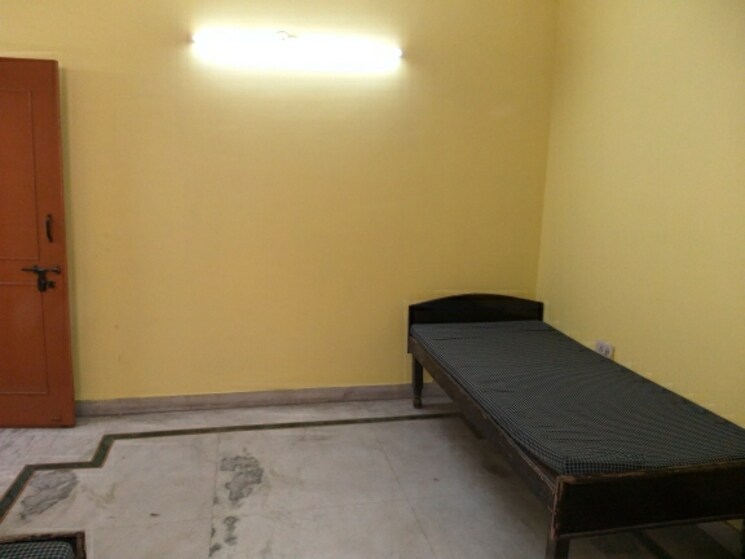 Room, gyan khand ii Pg For Boys In Gyan Khand ii 8919073