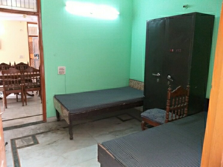 Room, gyan khand ii Pg For Boys In Gyan Khand ii 8919073