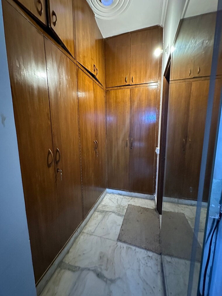 undefined, sector 22 6 Bedroom 176 Sq.Mt. Independent House In Sector 22 Noida 8919075