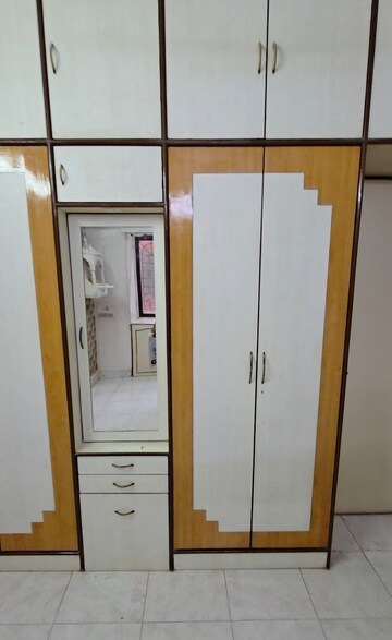 Furnished Amenities in 2.5 BHK Villa at Mhada CHS, Vasant Vihar – for Rent