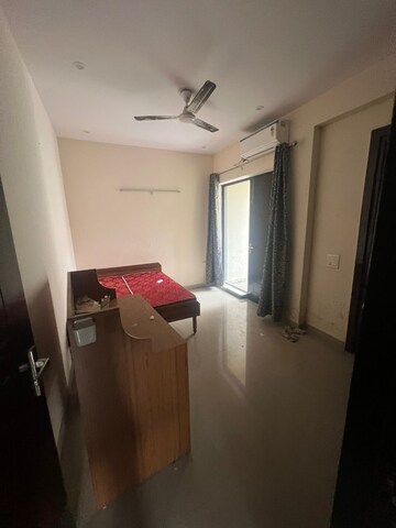 Room in 3 BHK Builder Floor at Auram Floor, South City 2 – for Rent