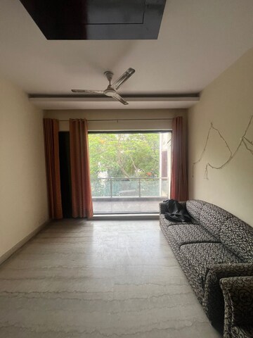 Living Room in 3 BHK Builder Floor at Auram Floor, South City 2 – for Rent