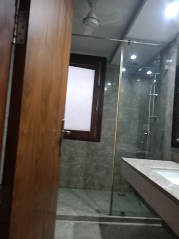 Building Lobby in 4 BHK Builder Floor at Maharani Bagh – for Rent