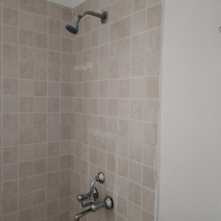 Bathroom, jaypee-greens-kosmos 3.5 Bedroom 806 Sq.Ft. Apartment In Sector 134 Noida 8919105