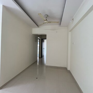 Room in 2.5 BHK Apartment at Raj Horizon, Beverly Park – for Rent