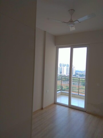 Room in 3.5 BHK Apartment at DLF The Ultima, Sector 81 – for Rent