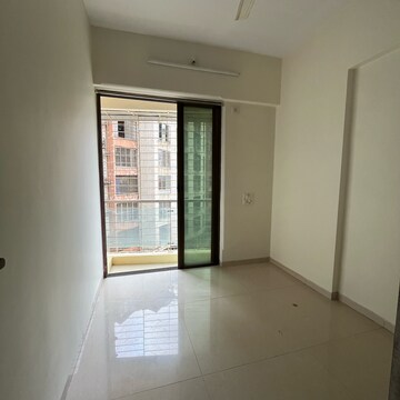 Room in 2.5 BHK Apartment at Raj Horizon, Beverly Park – for Rent