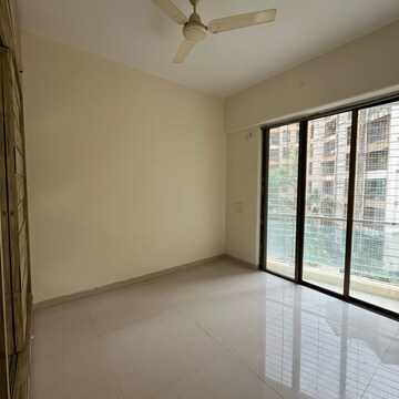 Room in 2.5 BHK Apartment at Raj Horizon, Beverly Park – for Rent