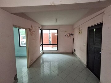 Room in 2 BHK Apartment at Genexx Valley, Diamond Harbour Road – for Rent