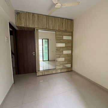 Room in 2.5 BHK Apartment at Raj Horizon, Beverly Park – for Rent
