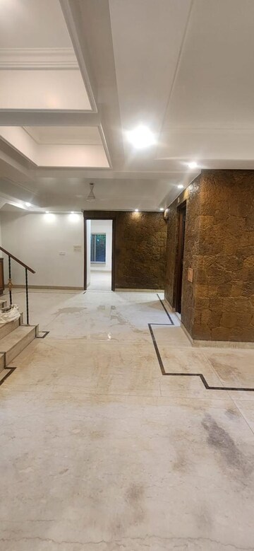 Room in 4 BHK Villa at Deonar – for Rent